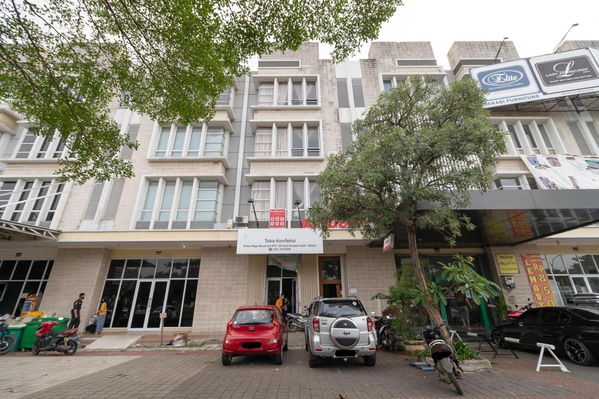 Reddoorz Near Universitas Esa Unggul Bekasi Harapan Indah Esterno foto