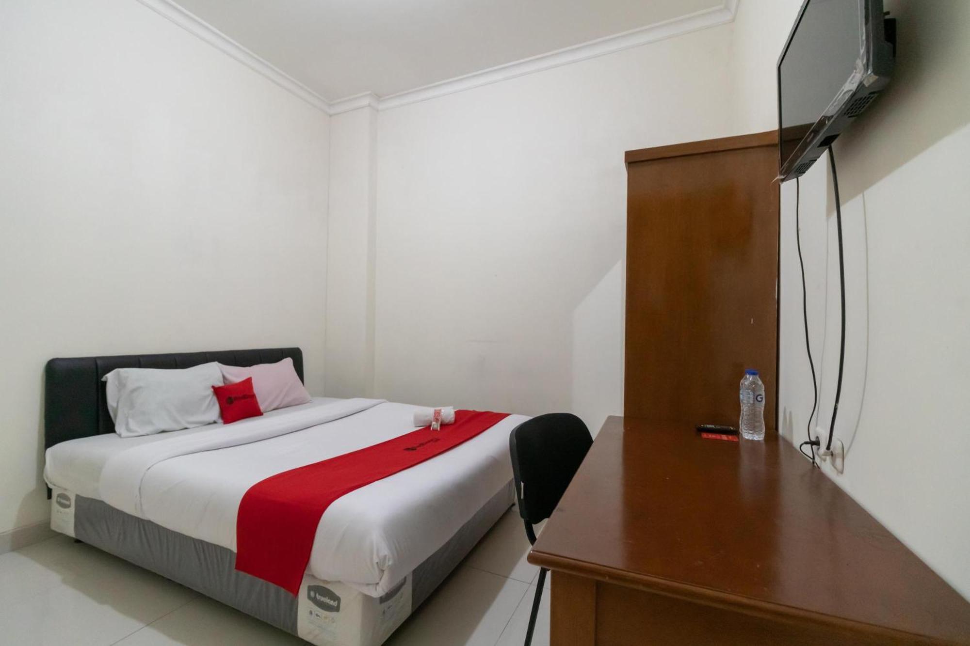 Reddoorz Near Universitas Esa Unggul Bekasi Harapan Indah Esterno foto