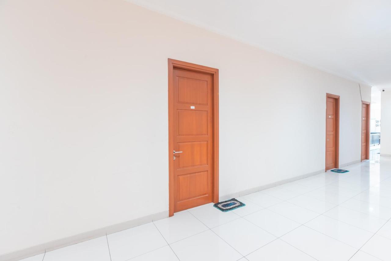 Reddoorz Near Universitas Esa Unggul Bekasi Harapan Indah Esterno foto